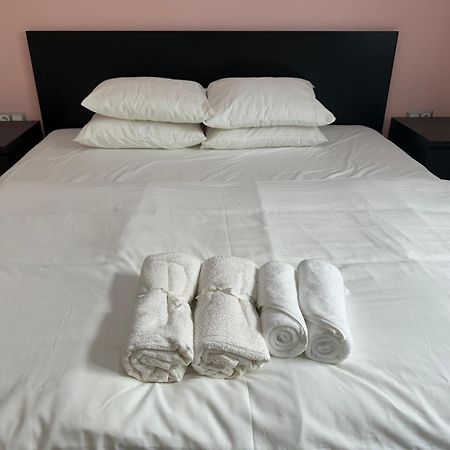 Warm And Modern Brand New Apartment 피레아스 외부 사진