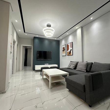 Warm And Modern Brand New Apartment 피레아스 외부 사진